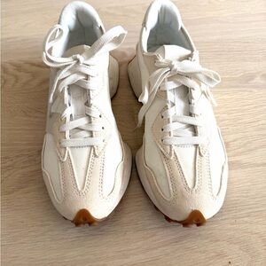 Size 7.5 med. New balance ladies Style 327.